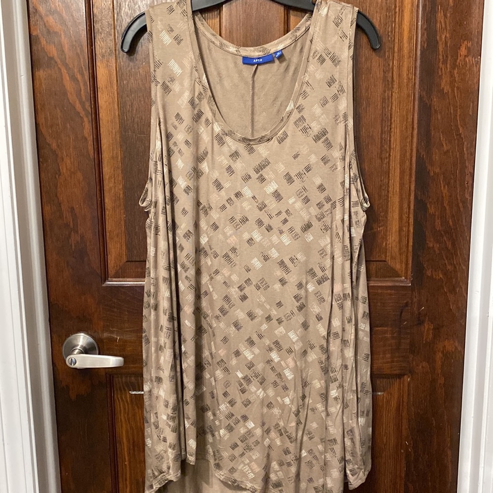 Apt.9 plus size woman’s oversized sleeveless tunic.  Size 1X